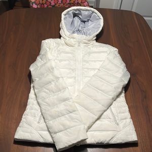 American Eagle Outfitters White Puffer Jacket.  Size M.